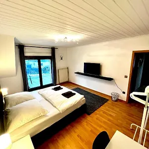 praktisches-zimmer-im-grossen-haus-mit-garten.topcolognehotels.com/